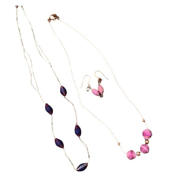 Two handmade vintage necklaces and a pair of earring the beads are made of paper - Picture 1 of 9